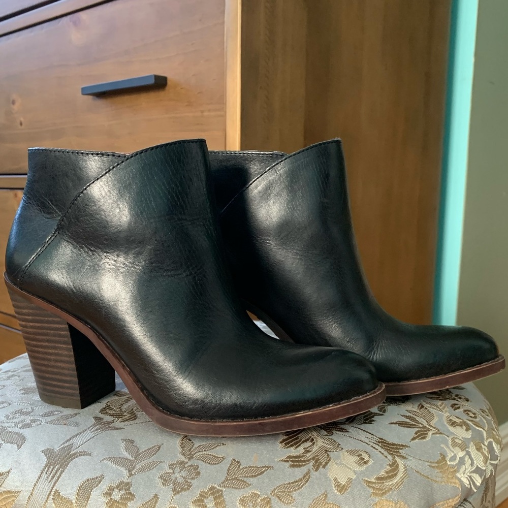💥SOLD💥Lucky Brand Eeasa Ankle Boot